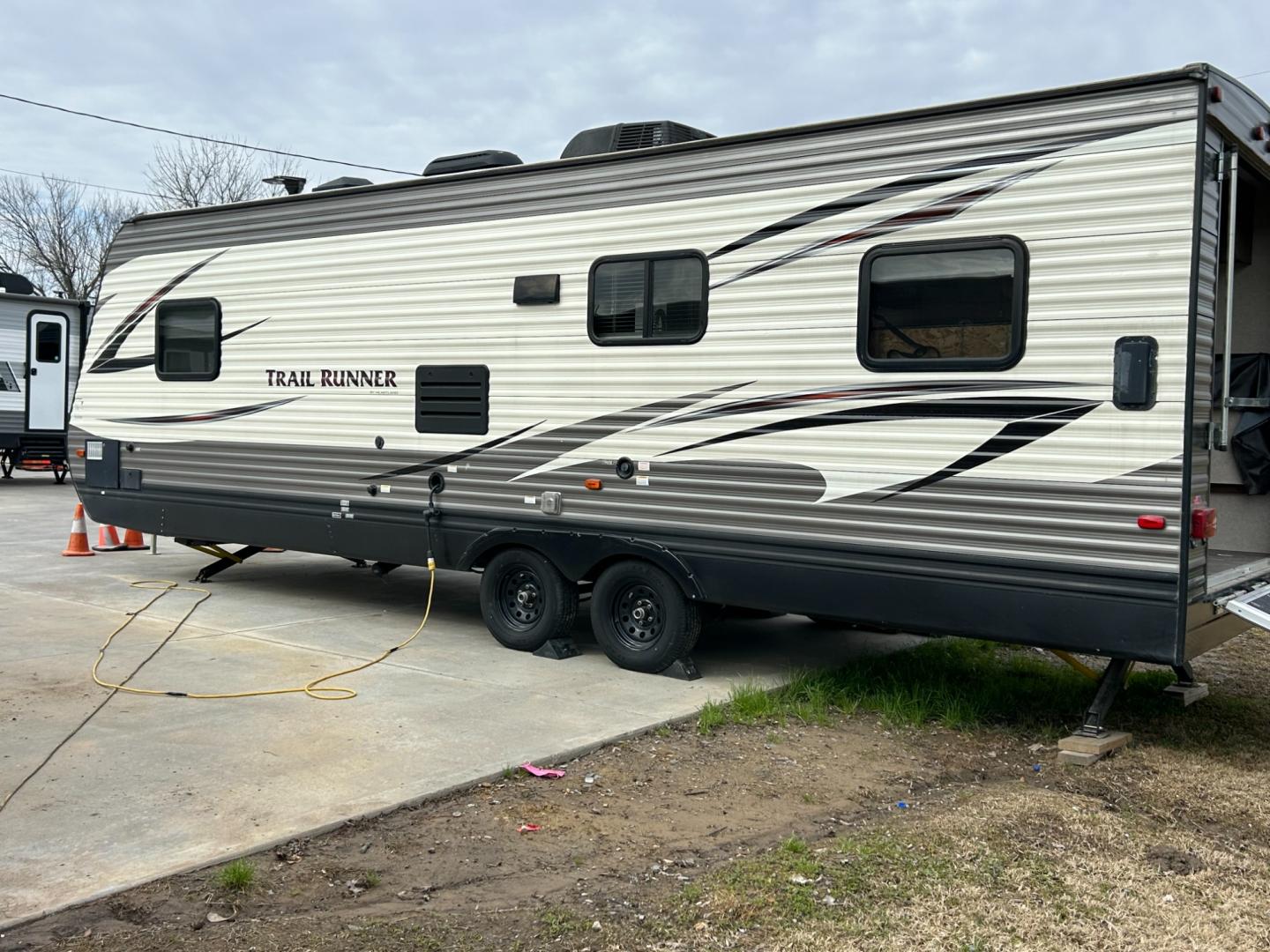 2017 BROWN /TAN HEARTLAND TRAIL RUNNER TOY HAULER (5SFEB3025HE) , located at 17760 Hwy 62, Morris, OK, 74445, 35.609104, -95.877060 - Get ready to take your family camping and spend some time outdoors playing with your off-road toys. Take this 2017 Heartland Trail Runner 26TH toy hauler travel trailer to the outdoor playground of your choice! As you walk into this camper you will notice the kitchen, it has a 3 burner stove, micro - Photo#4